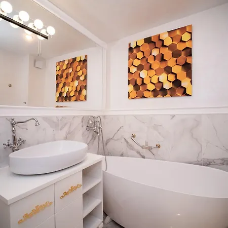 Paradise Center Premium 1