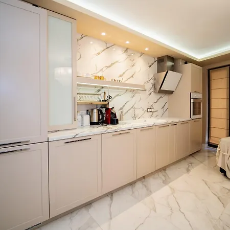 Paradise Center Premium 1